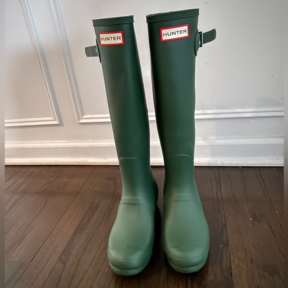 Hunter Shoes - NWOT size 8 Hunter Green Waterproof Rain Boots